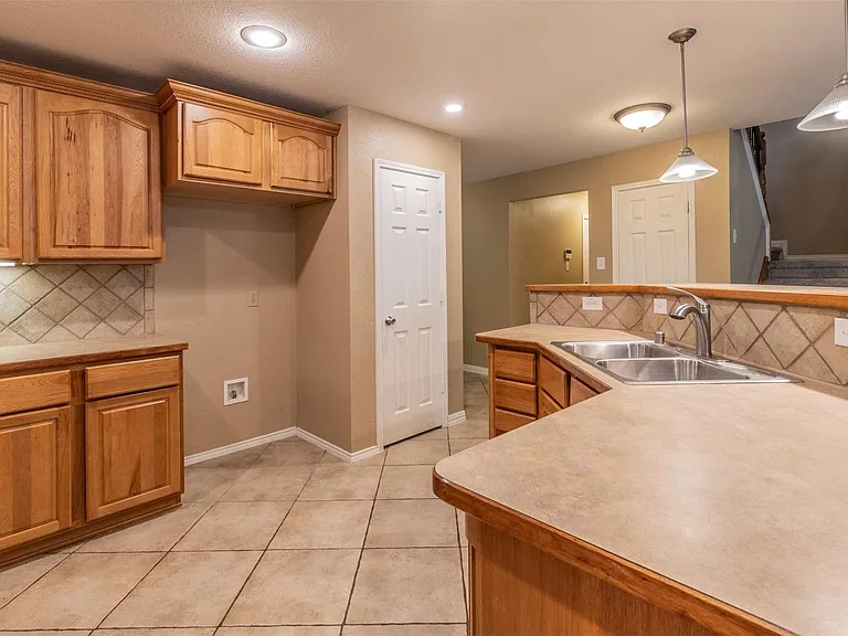 2017 Lake Highlands Dr — Photo 9