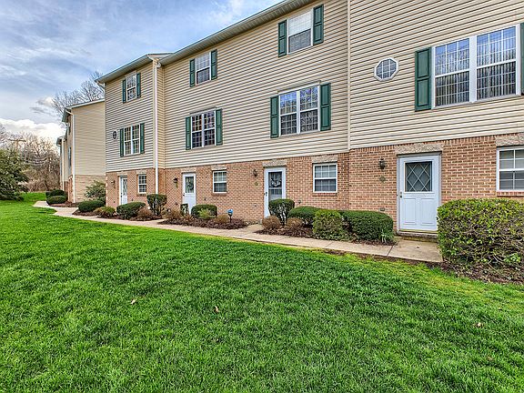 5th image of 818 Mount Pleasant Rd