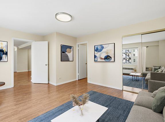 4th image of 2909 N Sheridan Rd APT 802