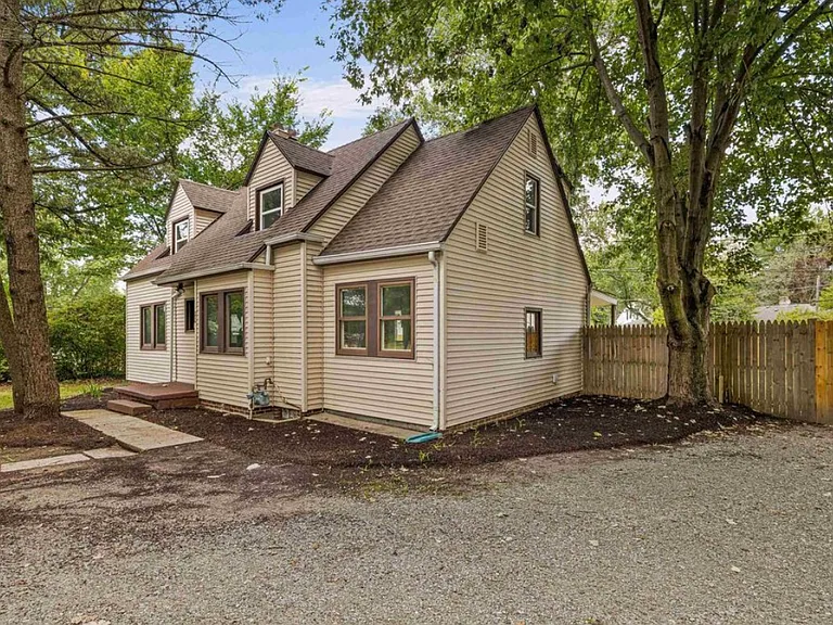 4818 W Jefferson Blvd — Photo 2