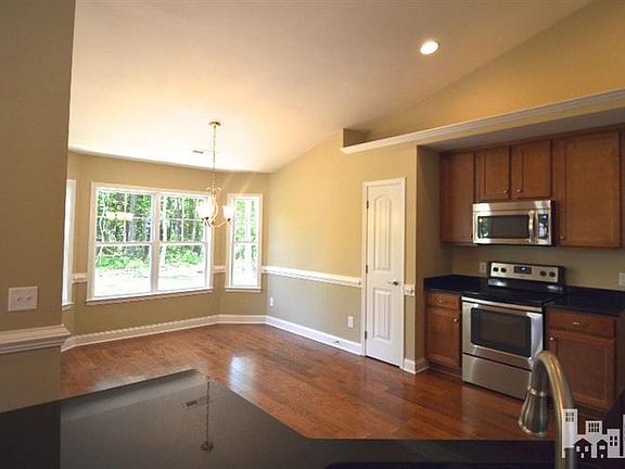 5th image of 107 Belvedere Ct