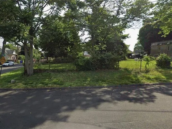 68 Royal Avenue, Fairfield, CT 06825