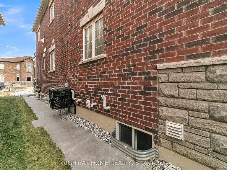 126 Blackwell Cres — Photo 8