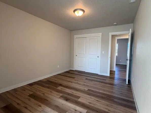 180 W College St, Mount Angel, OR 97362