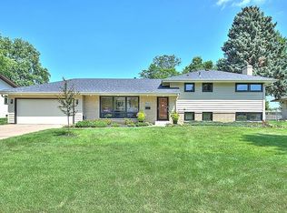 3221 Wendhurst Ave, Saint Anthony, MN 55418