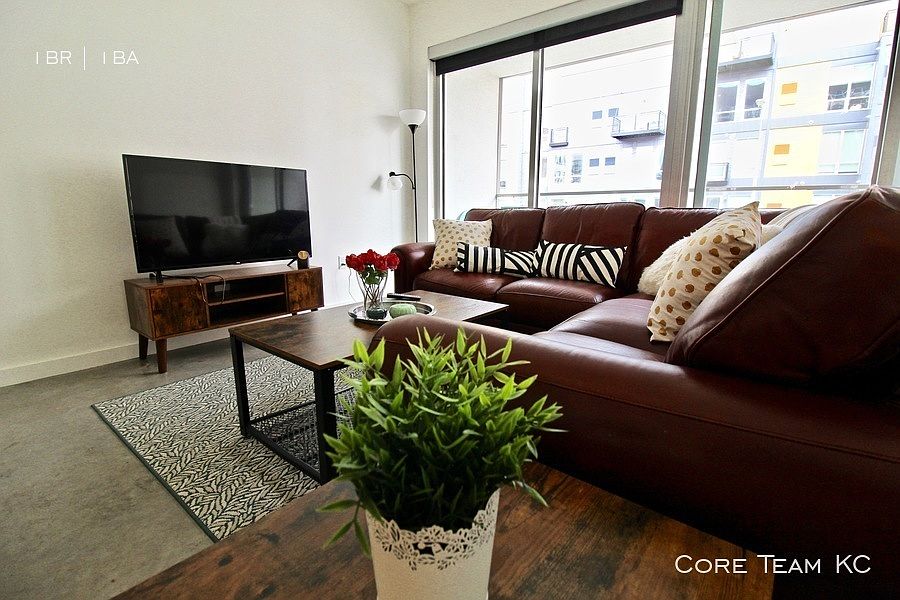 1st image of 1910 Main St #206