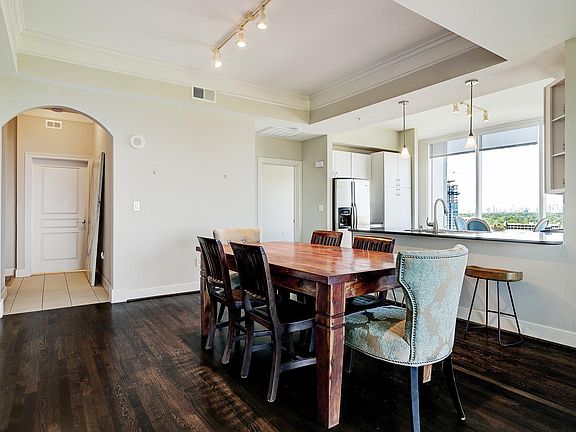 5th image of 3333 Allen Pkwy Unit 1409