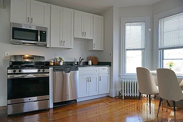141 Brown St #2F — Photo 1