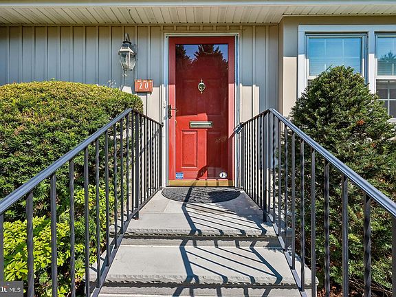 2nd image of 635 E Main St #20