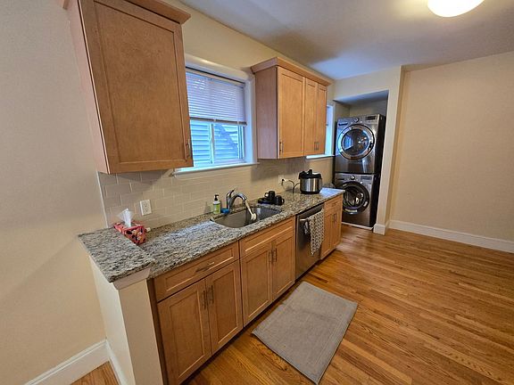 3rd image of 391-393 Washington St #393-1