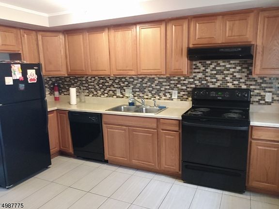 2nd image of 144-146 Littleton Ave