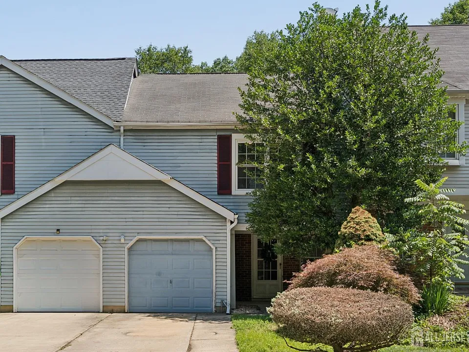 6 Bradford Dr