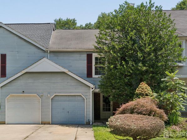 6 Bradford Dr