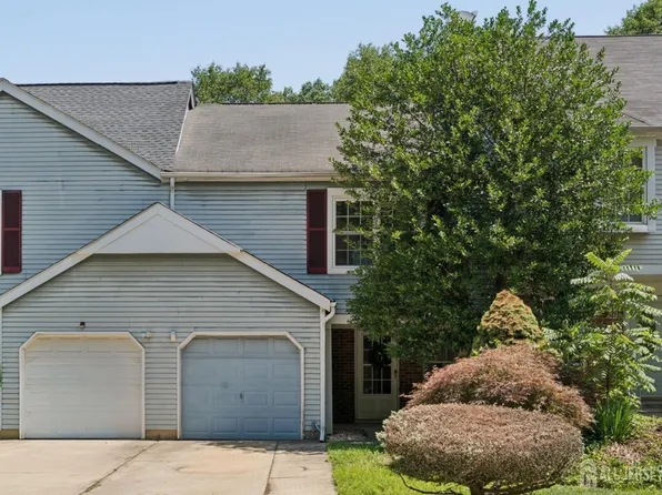 6 Bradford Dr, Old Bridge, NJ 08857
