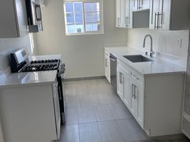 1757 Longwood Ave. Los Angeles, CA. 90019, 1 beds  1.0 baths (700 sqft)