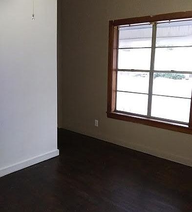 2nd image of 802 Louise St APT A
