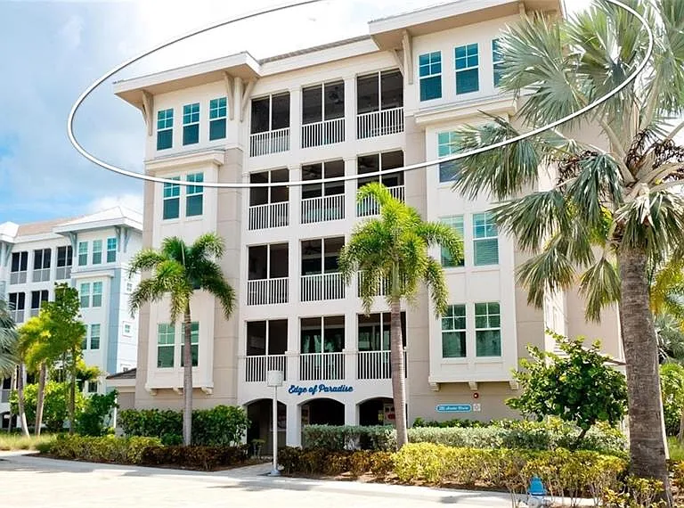 395 Aruba Cir #401 — Photo 2