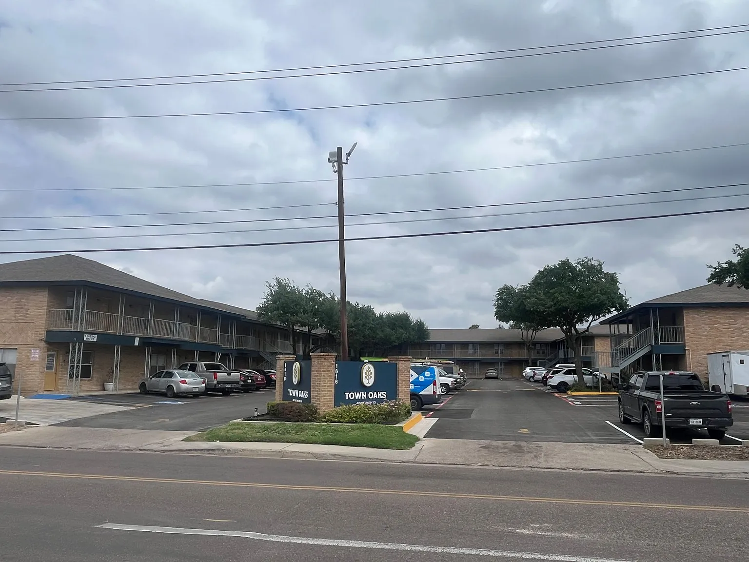 Town Oaks Apartments — Photo 3