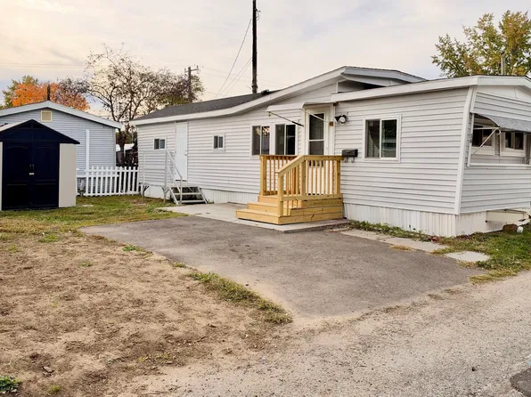 16 Pioneer Way, Springfield, MA 01119