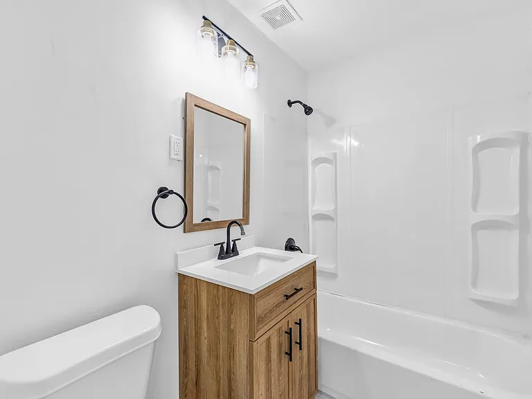 27151 Farringdon Ave — Photo 17
