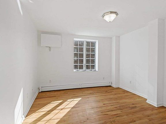 5th image of 1033 Jackson Ave #2