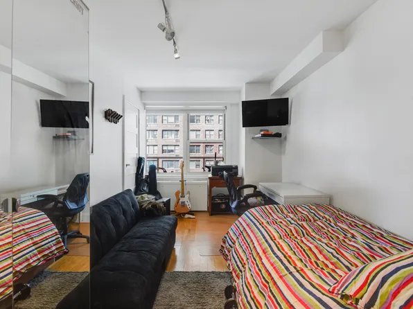305 East 24th Street 7W image 12 of 12