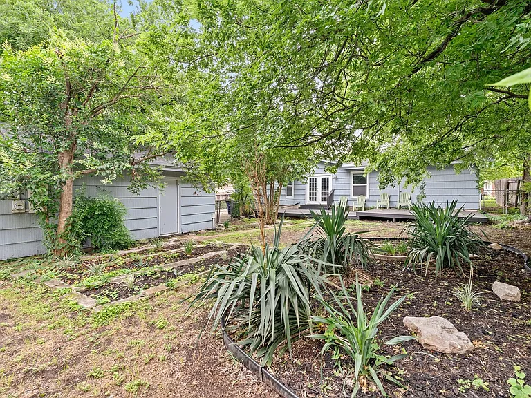 1422 Yorkshire Dr — Photo 27