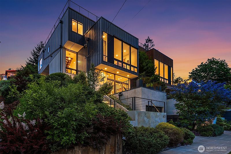 2nd image of 431 26th Avenue E