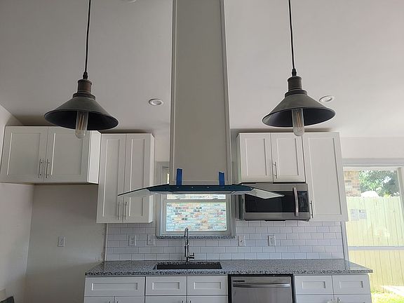 2nd image of 5109 Barcelona Dr