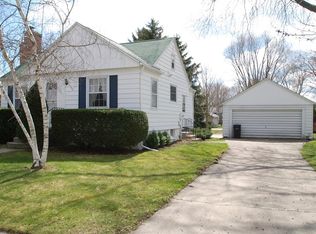 347 W 3rd St, Oconomowoc, WI 53066