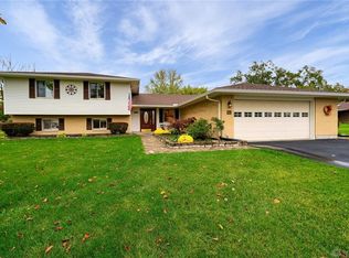 941 Pinecreek Dr, Dayton, OH 45458
