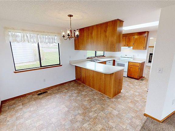5th image of 7967 Road N NE