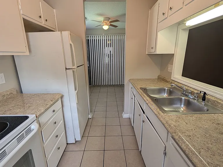 184 Dorchester Manor Blvd #A — Photo 4