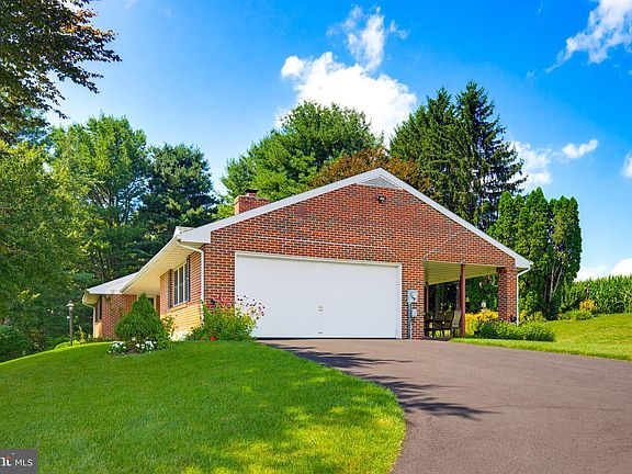 4th image of 15 Wildflower Ln