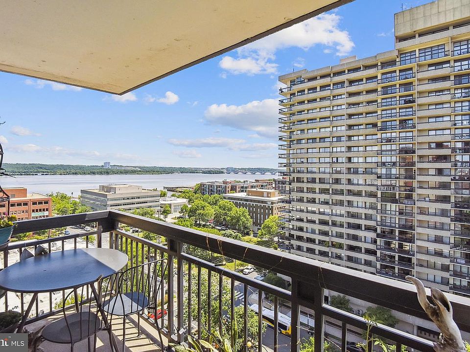 1st image of 801 N Pitt St APT 1408