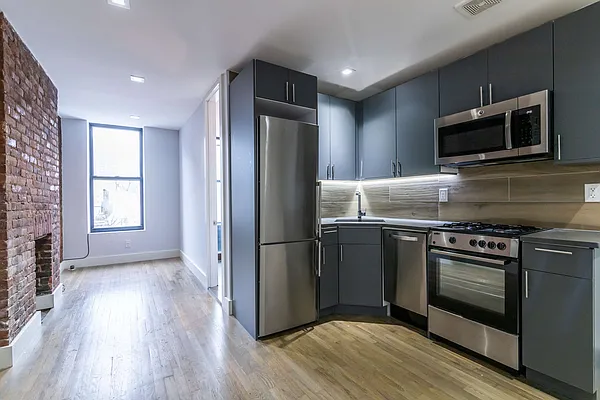 Rented by Clove Realty LLC | media 2