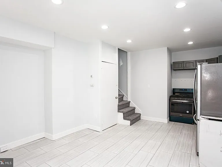 27 Osborn St #1 — Photo 2