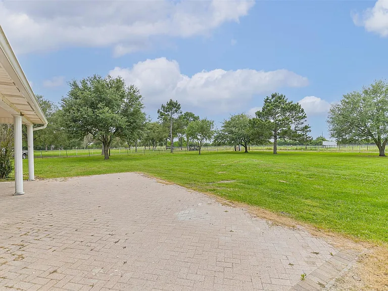 15320 Mound Rd — Photo 5