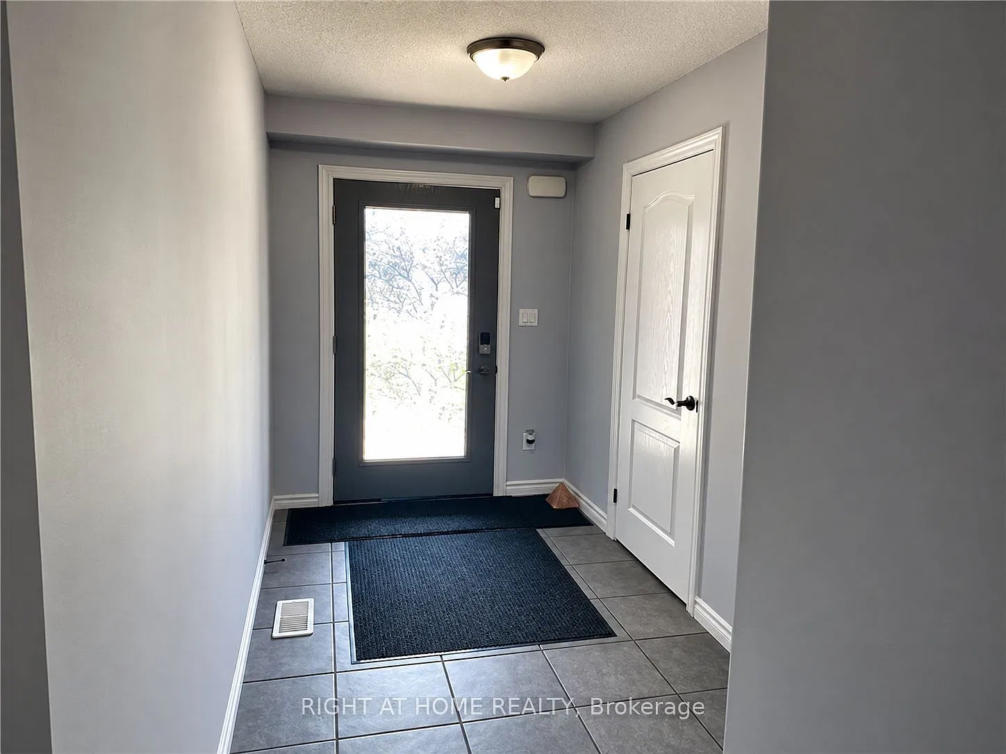 4 bed, $2,700 — Photo 2