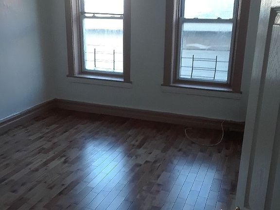 3rd image of 316 E 28th St
