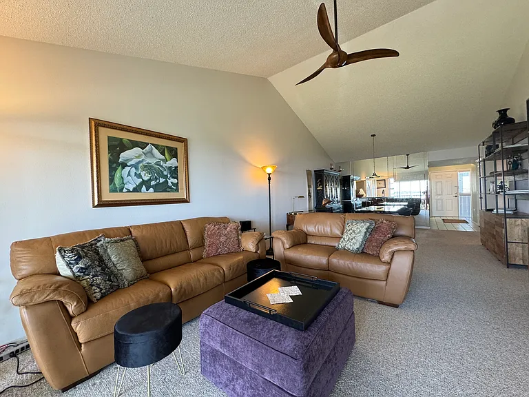 1155 Edgewater Cir — Photo 16