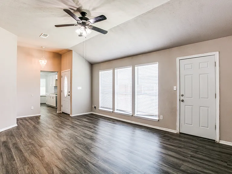724 Pace Dr — Photo 5