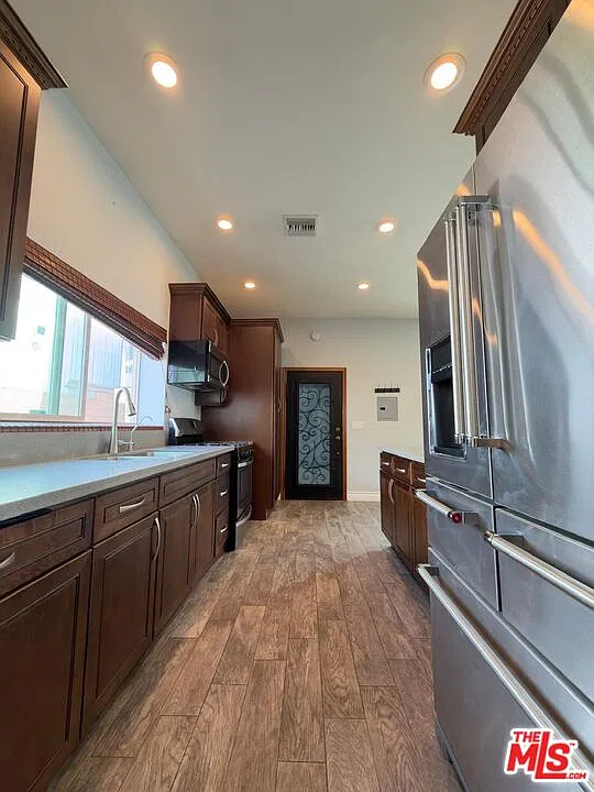 1 bed, 1.0 bath, 800 sqft, $2,300 — Photo 4