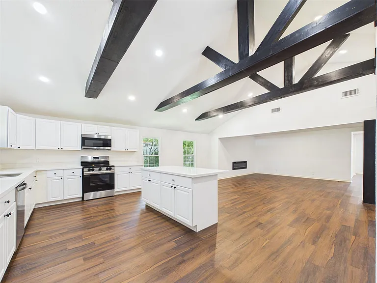 11515 Iberia Dr — Photo 32