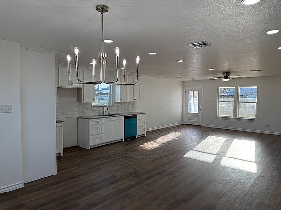 5th image of 204 N Wiebusch St