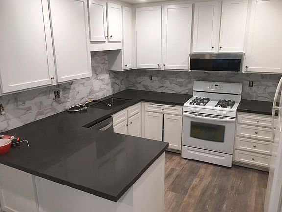 3rd image of 5203 Laurel Park Dr
