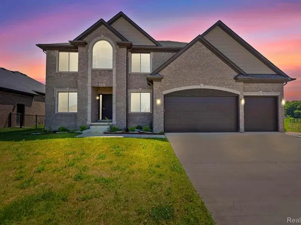 56418 Leeds Ln, Macomb, MI 48042