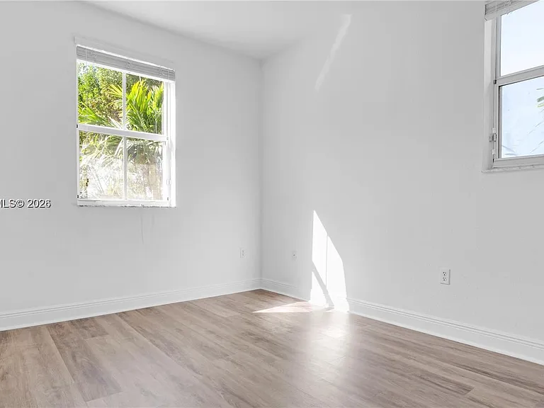 10863 NW 85th St — Photo 24