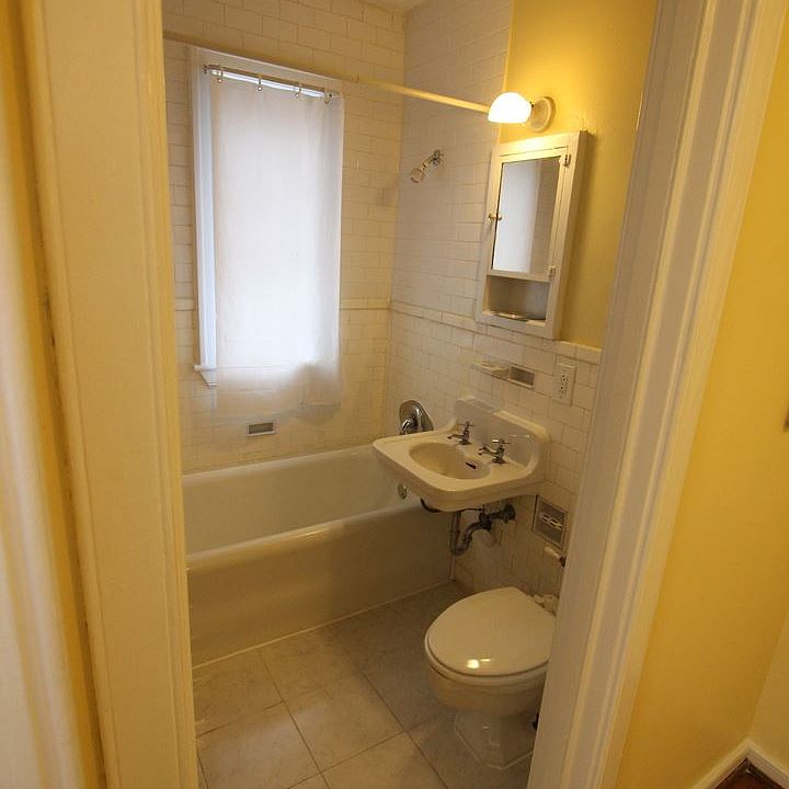 1st image of 580 E Town St APT 135