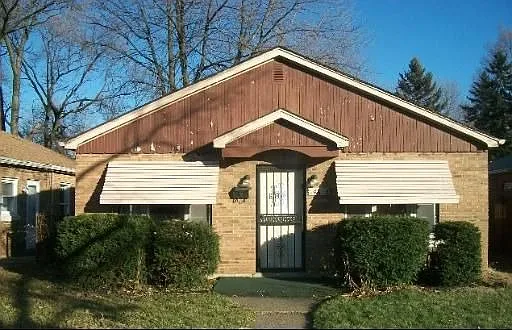 14813 Langley Ave photo 1